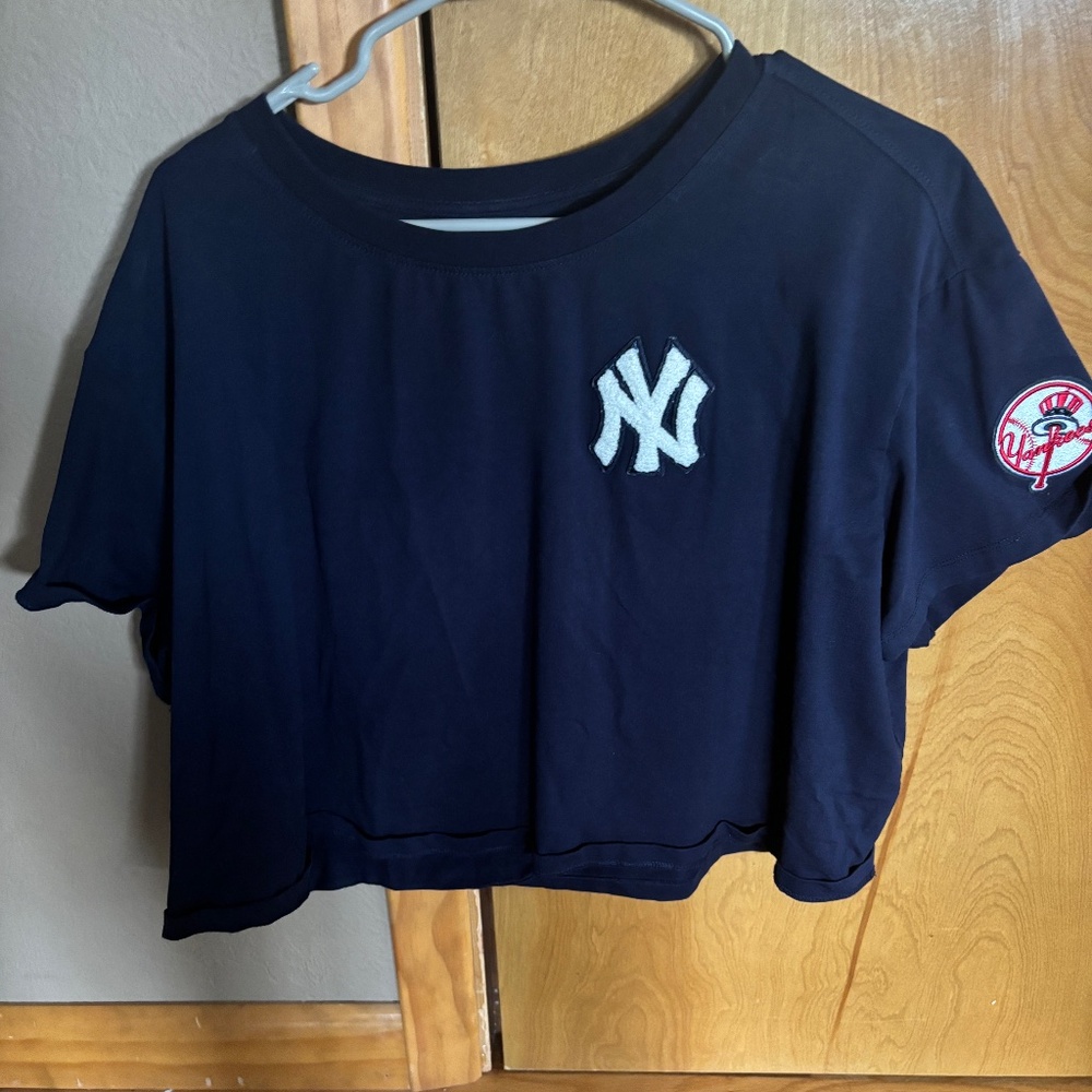 PRO STANDARD New York Yankees Womens Crop Tee Size XL